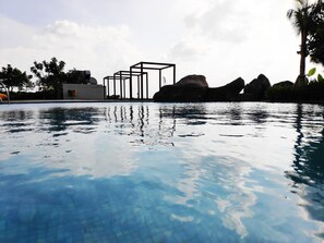 2 outdoor pools - Grand Kamala Lagoon by 21 Room (Bekasi)