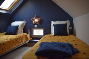 Schreibtisch, Bügeleisen/Bügelbrett, Reisekinderbett, kostenloses WLAN