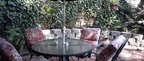 تناول الطعام بالخارج