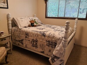 3 bedrooms, iron/ironing board, WiFi, bed sheets