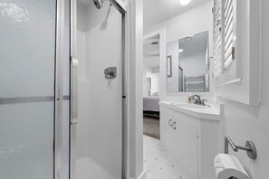 Shower - Hit The Beach by Carolina Getaway - 5BR Relaxing Coastal Escape (Kure Beach)