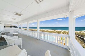 Property grounds - Sea2Sky by Carolina Getaway (Kure Beach)