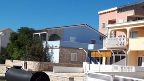 المنطقة المحيطة بالمنشأة