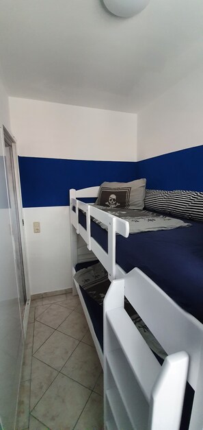 1 غرفة نوم وخزنة داخل الغرفة وواي فاي مجانًا وملاءات أسرّة