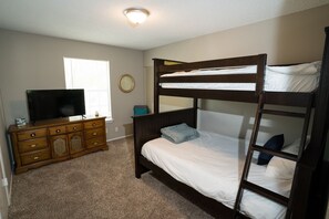 5 habitaciones, escritorio, wifi gratis y ropa de cama