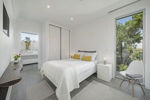 2 slaapkamers, een strijkplank/strijkijzer, wifi, beddengoed