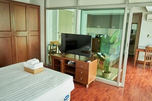 Deluxe Room | Desk, blackout curtains, free WiFi, bed sheets - Bellevue Boutique Bangkok (Bangkok)