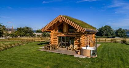 Eildon Melrose Holiday Cottages & Log Cabins - Luxury Log Cabin with Hot Tub