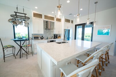 NEW VILLA: STUNNING Gulf & Bay views, 2 min walk to beach, private pool/spa/dock