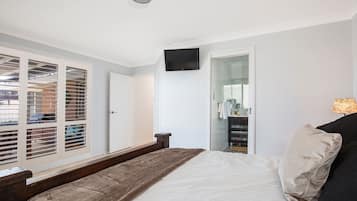 4 Schlafzimmer, Schreibtisch, Bügeleisen/Bügelbrett, Reisekinderbett