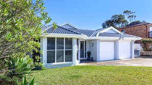 Exterior - Coastaway - Pet Friendly - 3 Min Walk to Beach (Culburra Beach)