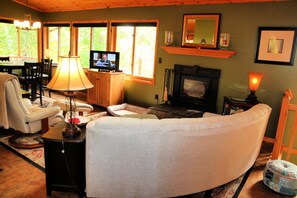 Smart-TV, Kamin, Bücher