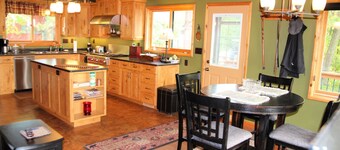 Woodland Trails Cabin on 130 acres with wildlife and miles of private trails