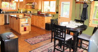 Woodland Trails Cabin on 130 acres with wildlife and miles of private trails