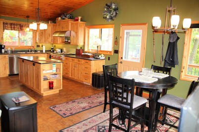 Woodland Trails Cabin on 130 acres with wildlife and miles of private trails