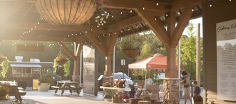 ✪ Summer Breeze ✪ FREE Parking, Pool & Gym!