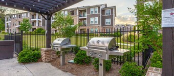 ✪ Summer Breeze ✪ FREE Parking, Pool & Gym!