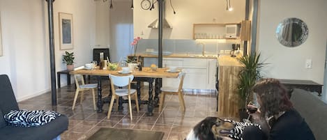 智能电视、桌上足球、书