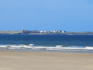 Nær stranden og solsenger