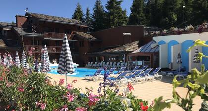 Chalet 100m2 / 6personnes 3 chambres , piscine chauffée , squash