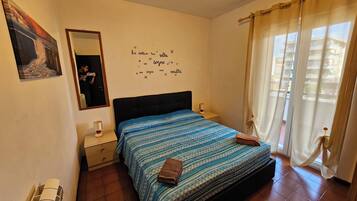 1 dormitorio, escritorio, tabla de planchar con plancha y wifi gratis