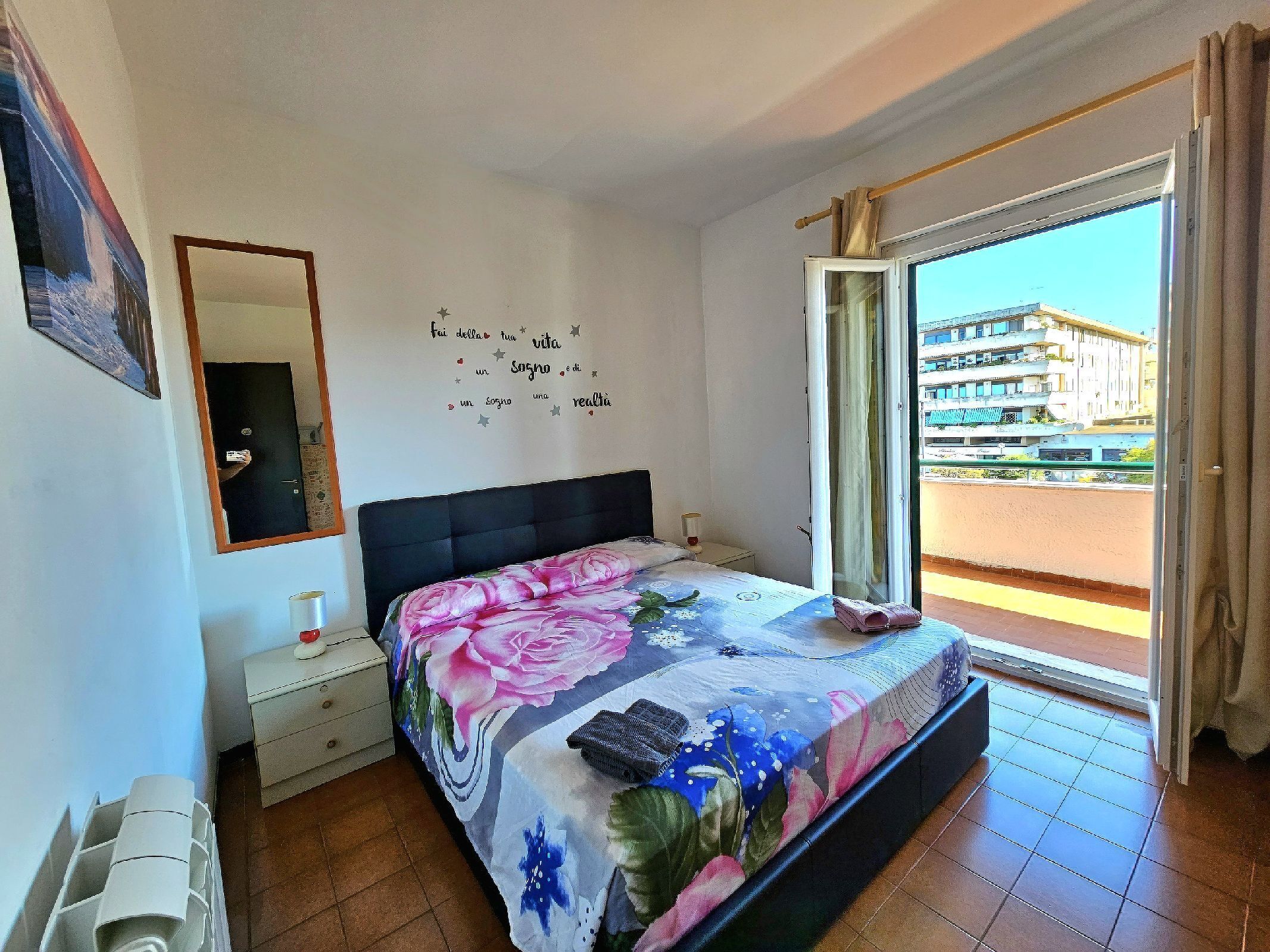 1 camera, una scrivania, ferro/asse da stiro, Wi-Fi gratuito