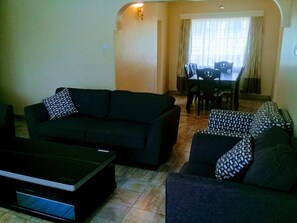 Living area - Andy's home, your perfect get away! (Sondu)