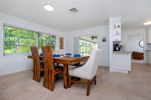 Dining - Welcome to your santuary! New 25 rates for oversized pool and quiet corner lot. (Nokomis)