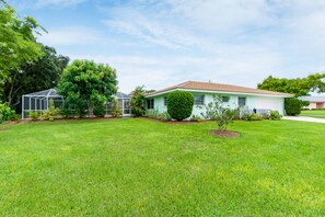 Exterior - Welcome to your santuary! New 25 rates for oversized pool and quiet corner lot. (Nokomis)