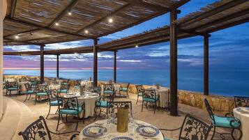 تناول الطعام بالخارج