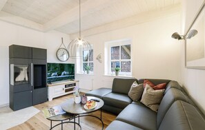 Fernseher, Kamin, Stereoanlage