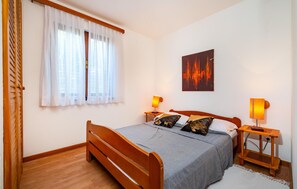 3 bedrooms, free WiFi, bed sheets