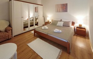 2 quartos, acesso à internet, roupa de cama