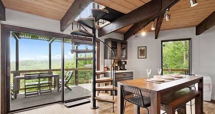 Relaxation with panoramic views everywhere you look! 1 minute drive to Resort.