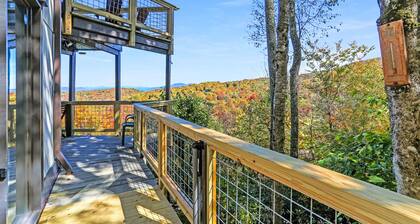 Relaxation with panoramic views everywhere you look! 1 minute drive to Resort.