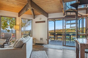 TV connectée, cheminée, jeux vidéo, lecteur de DVD