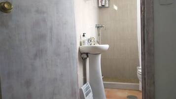Hårtørrer, håndklæder, Sæbe, Toiletpapir