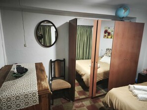 1 bedroom, iron/ironing board, free WiFi, bed sheets - Alborada Dos, tranquility near the city (Alcalá del Río)