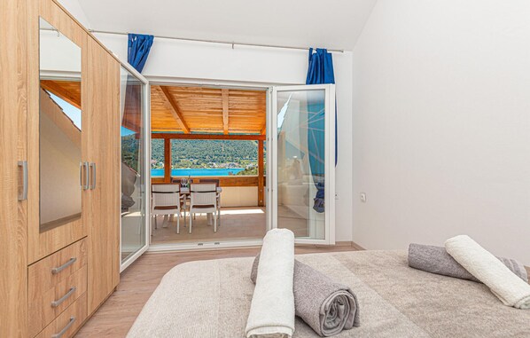 4 bedrooms, in-room safe, free WiFi, bed sheets