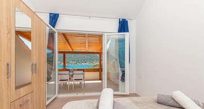 Nice home in Grebastica