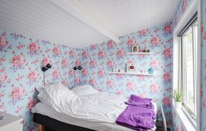 Free WiFi, bed sheets - Lovely home in Strömstad with WiFi (Strömstad)