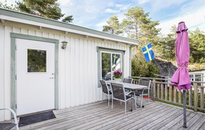 Outdoor dining - Lovely home in Strömstad with WiFi (Strömstad)