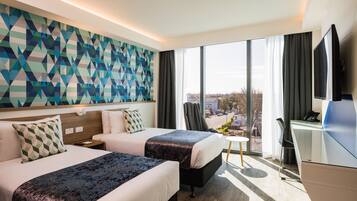 Caja de seguridad en la habitación y escritorio