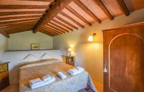3 bedrooms, travel crib, free WiFi, bed sheets