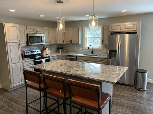 Completely renovated home in Quiet Cove with a Dock!