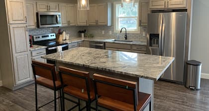 Completely renovated home in Quiet Cove with a Dock!