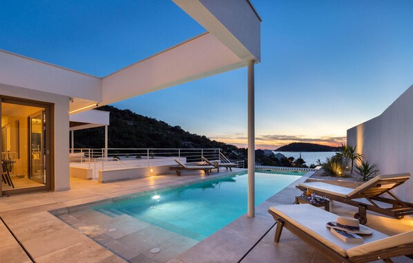 A heated pool - Luxurious home in Rogoznica with sauna (Rogoznica)