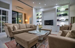 Smart TV, fireplace, foosball, table tennis - Lovely home in Imotski with sauna (Imotski)