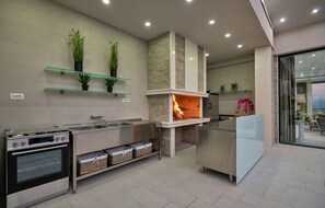 Fridge, stovetop, dishwasher, coffee/tea maker - Lovely home in Imotski with sauna (Imotski)