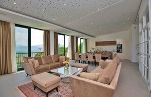 Smart TV, fireplace, table football, ping pong - Beautiful home in Imotski with sauna (Imotski)